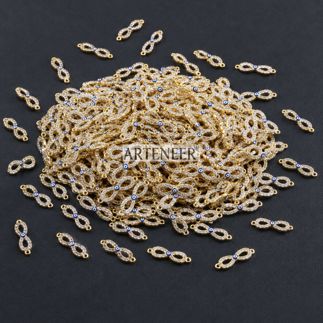 Gold chain with small links on a black background, featuring the brand 'Arteneer'.