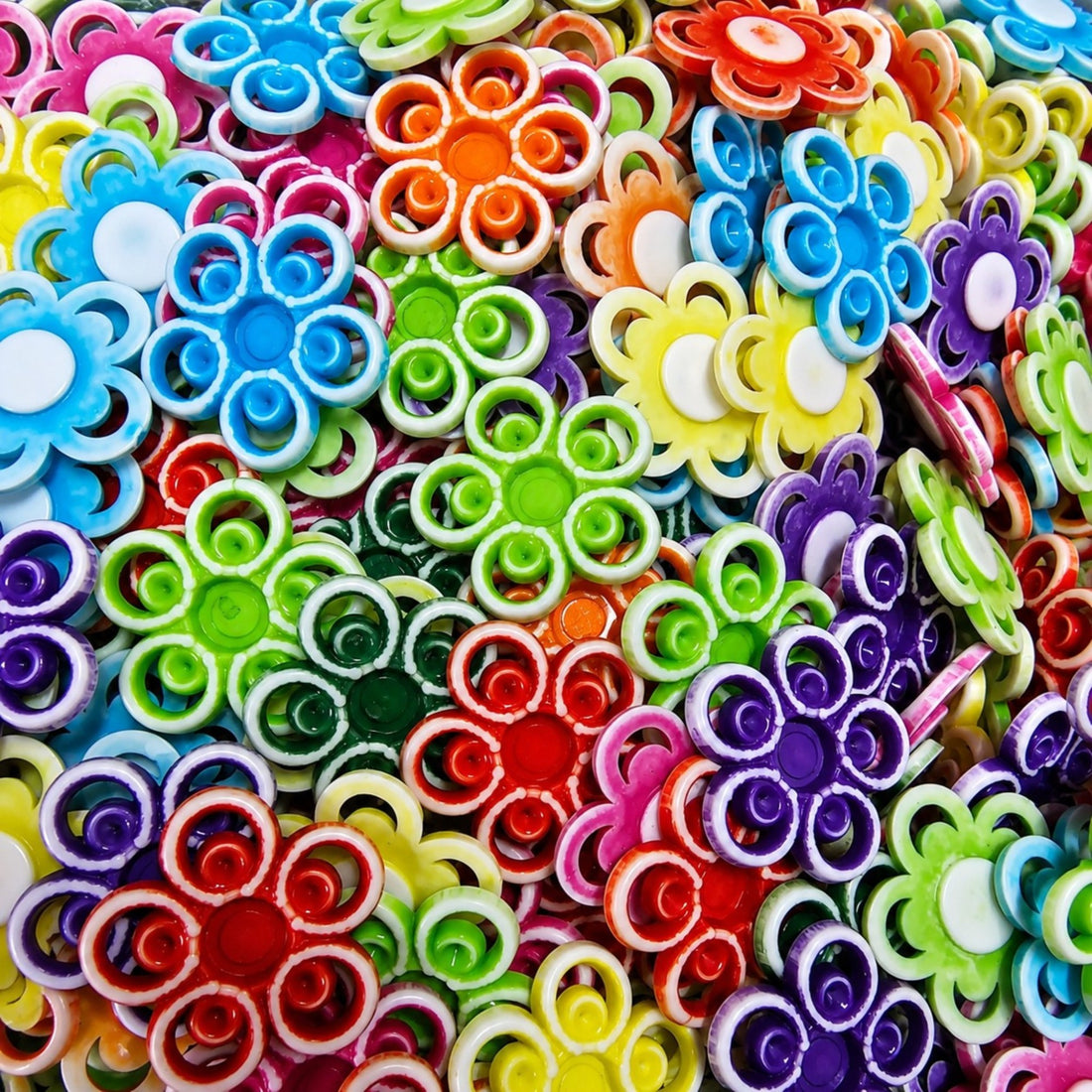 Bulk multicolor hollow acrylic flower beads for DIY jewelry and macrame crafts